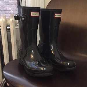 Like new Hunter rain boots (black, size 9)